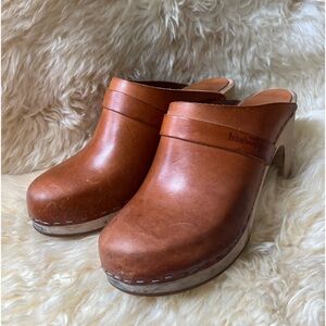 Swedish Hasbeens Slip-In Classic Clog size 39 in Natural.